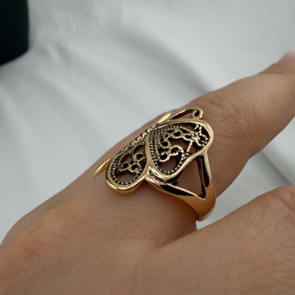 Elegant Gold Butterfly Ring - Picture 4 of 8